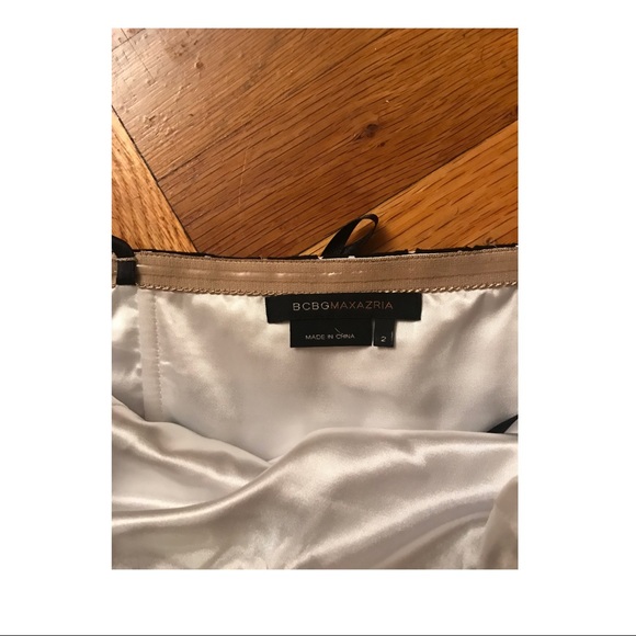 BCBG black eyelets with visible white underlay - Picture 4 of 6